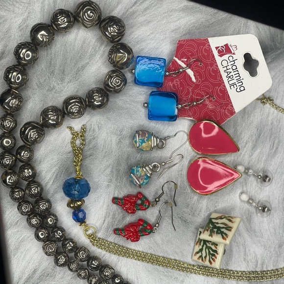 Charming Charlie Jewelry - 8 piece jewelry lot, some vintage